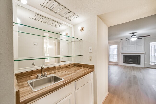 Building Photo - 5917 Fairdale Ln