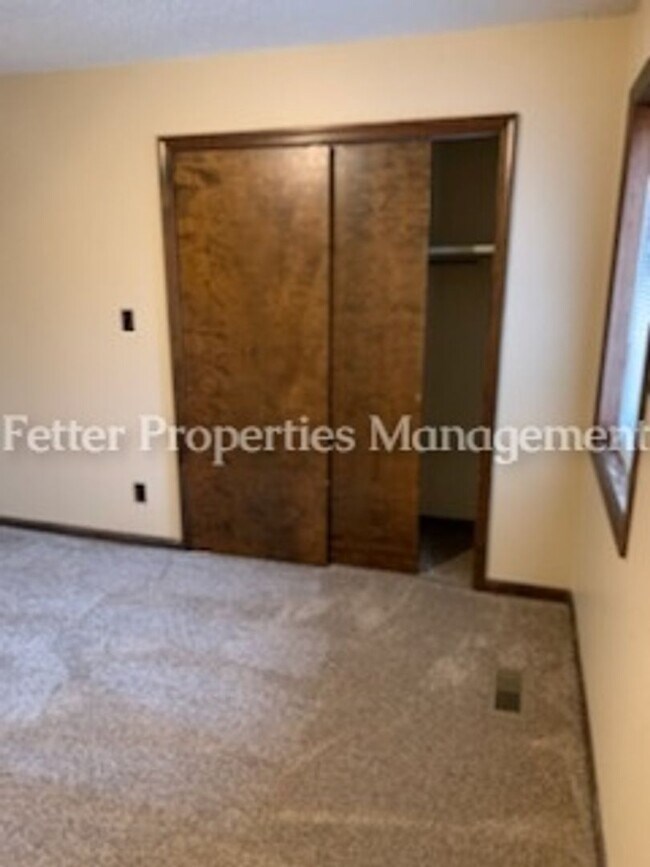Building Photo - 6566 Heathervale Ct