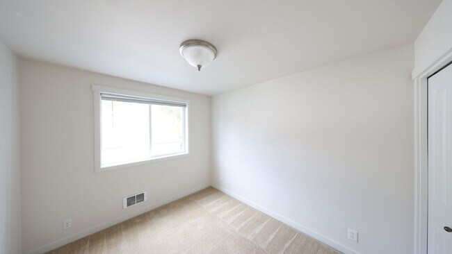 Building Photo - 3 Bed 2.5 Bath - Pet Friendly - WhidbeyHea...