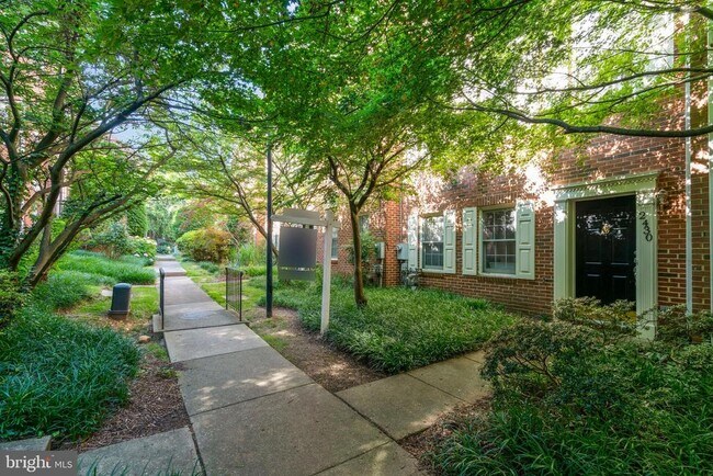 Building Photo - 2430 Garnett Dr