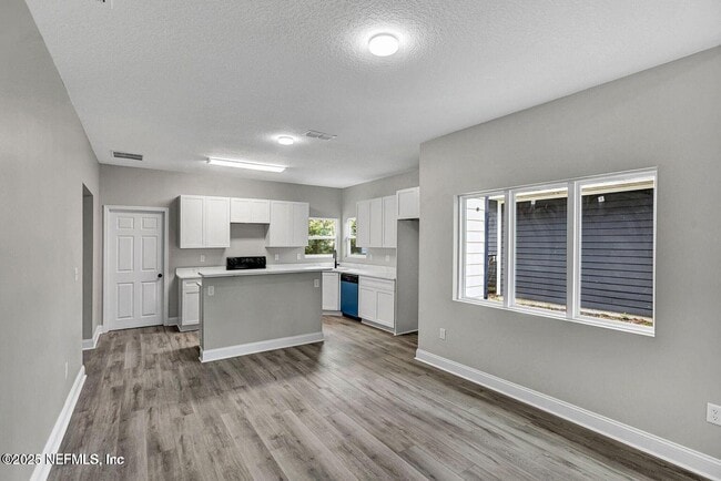 Building Photo - 938 Alderside St