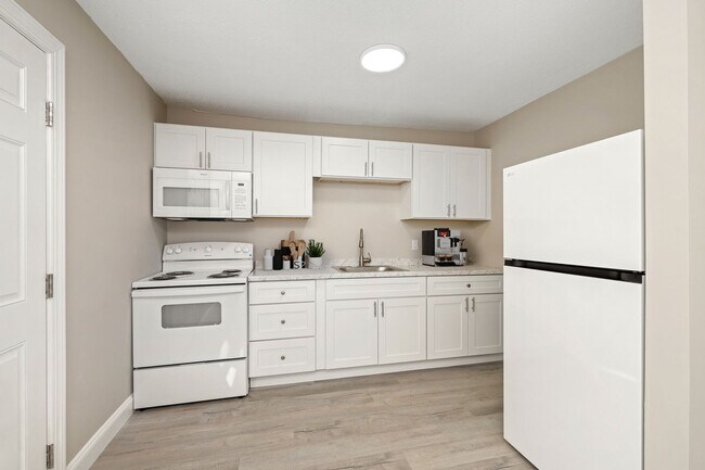 Building Photo - Affordable 2-Bedroom Apartment in Sumter, SC – Pinedale Apartments