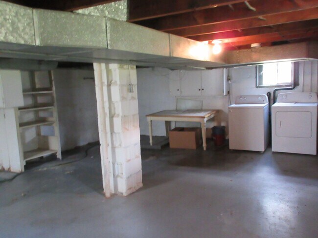 Building Photo - 3510 Elm St