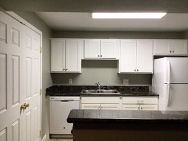 Building Photo - 9474 Woodinville Redmond Rd NE