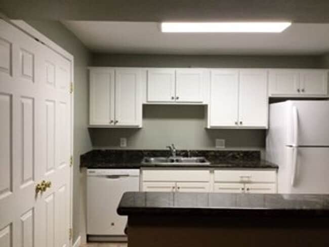 Building Photo - Cute and Upgraded Condo in Redmond!