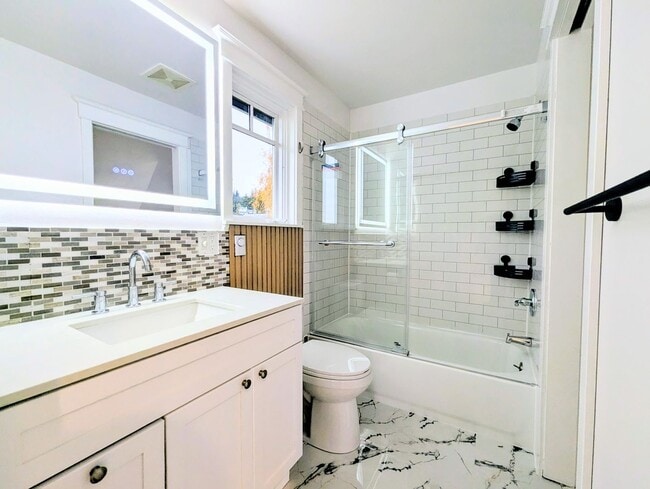 Building Photo - 4Bd/2.75Ba Mukilteo House