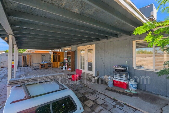 Building Photo - 2210 W Hermosa Dr