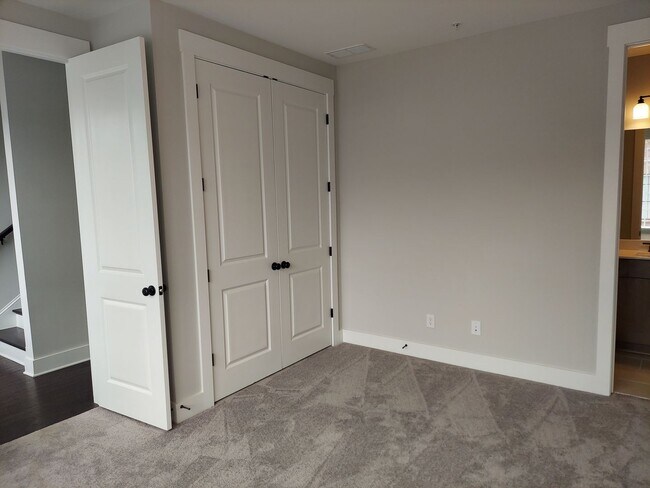 Building Photo - New Construction Executive Rental Availabl...