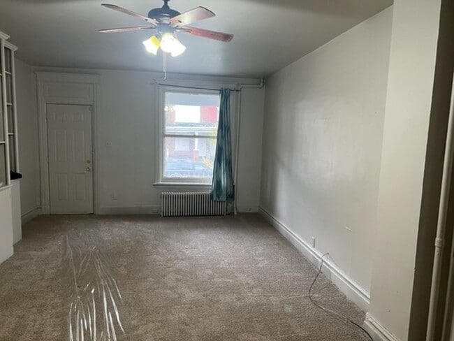 Building Photo - 5 Bedroom house harrisburg for rent 1,200 a month