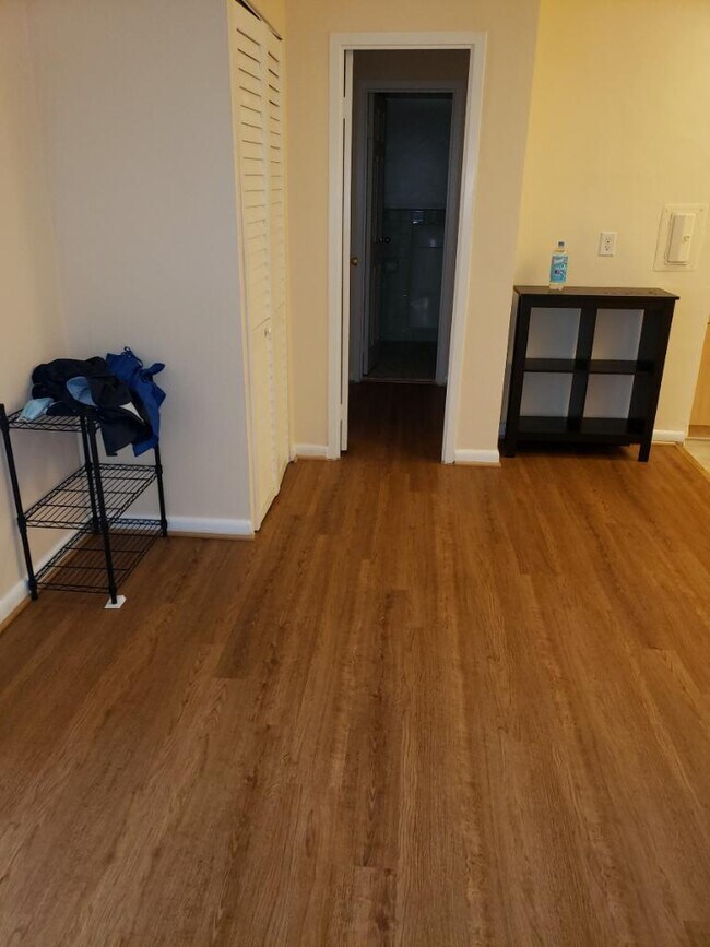 Building Photo - 922 24th St NW