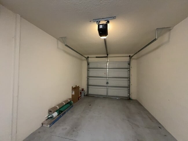 Building Photo - 9818 Fan Palm Way