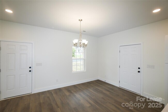 Building Photo - 1709 N Clay St