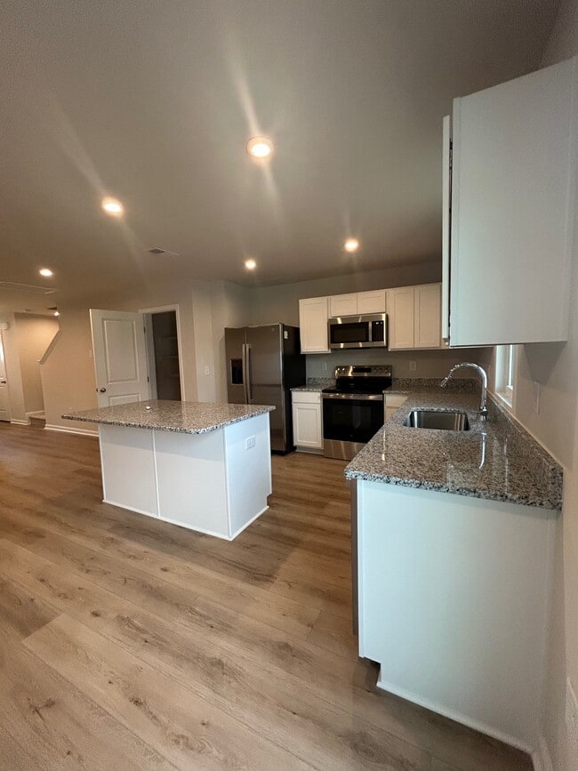 Building Photo - 284 Meadows Dr