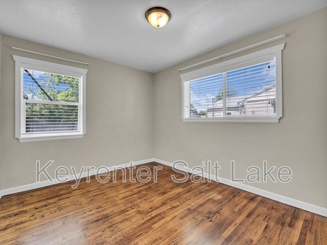 Building Photo - 965 MacFarland Dr