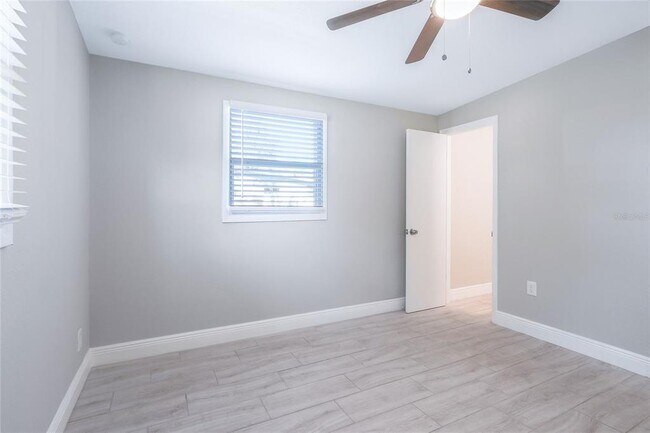 Building Photo - 1325 Windsor Way