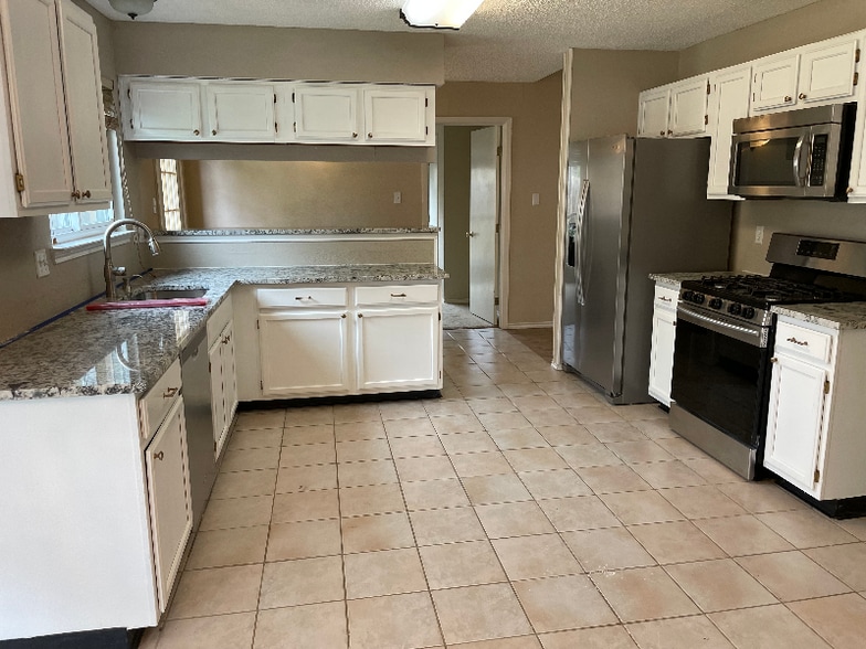 Primary Photo - 507 Eaglecreek Dr