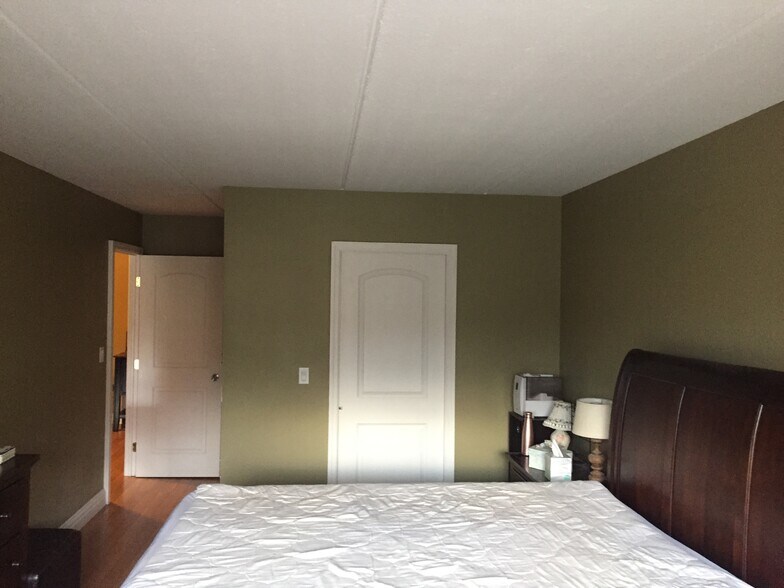 Bedroom - 412 Benedict Ave