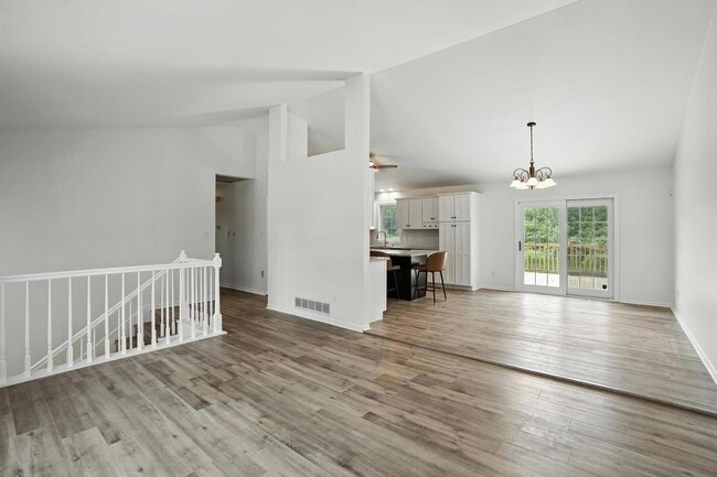 Building Photo - 22 Summerhill Dr
