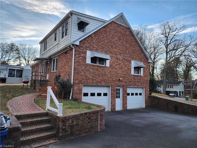 Building Photo - 226 Wrenn Ave