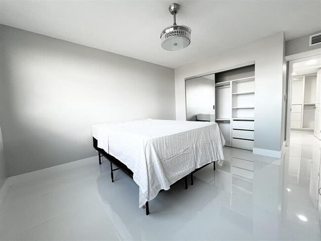 Building Photo - 1266 S Military Trail