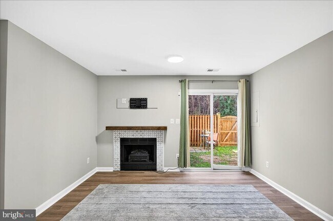 Building Photo - 16294 Taconic Cir