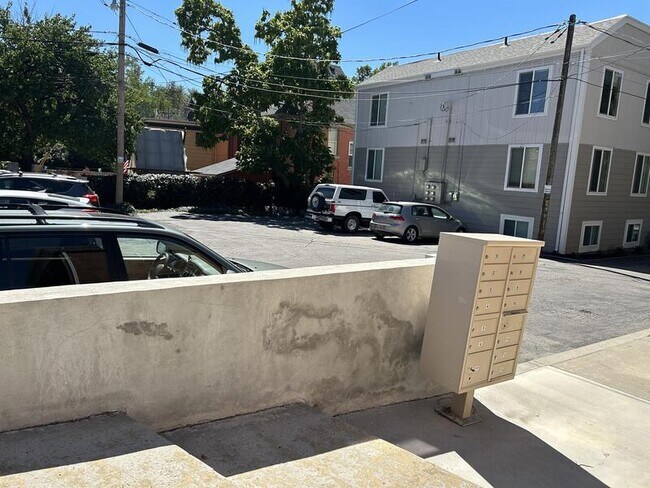 Building Photo - 808 E 300 S