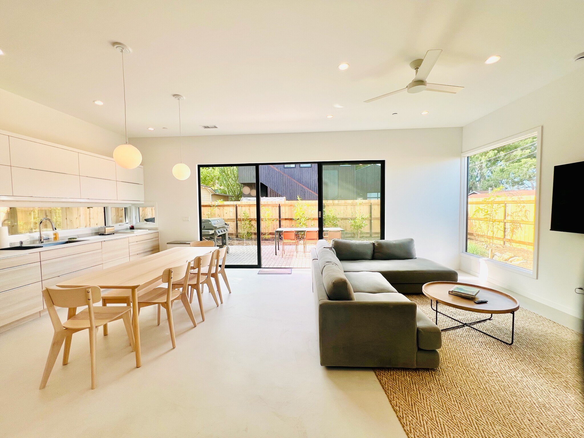 Building Photo - 112 Grandview St