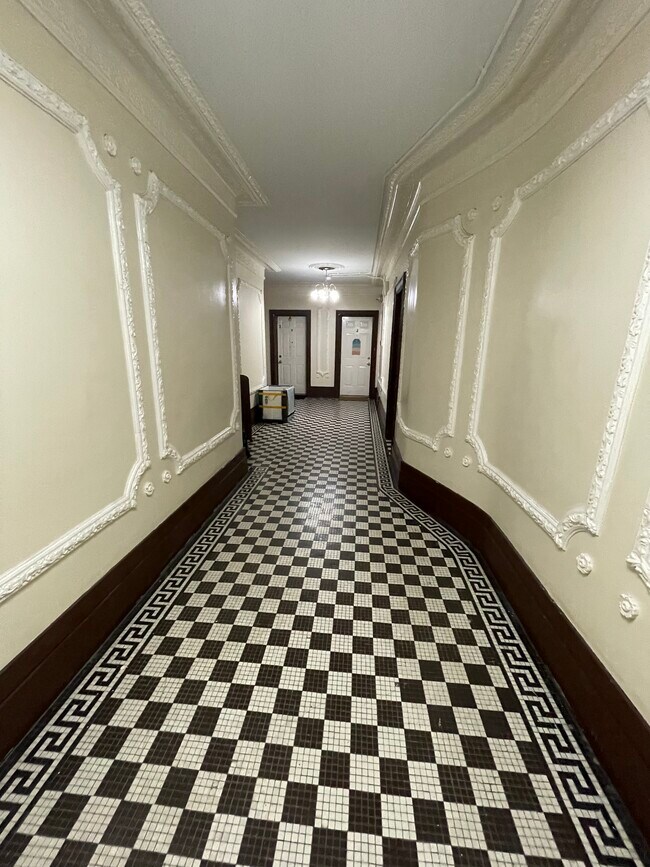 Building Photo - 324 44th St