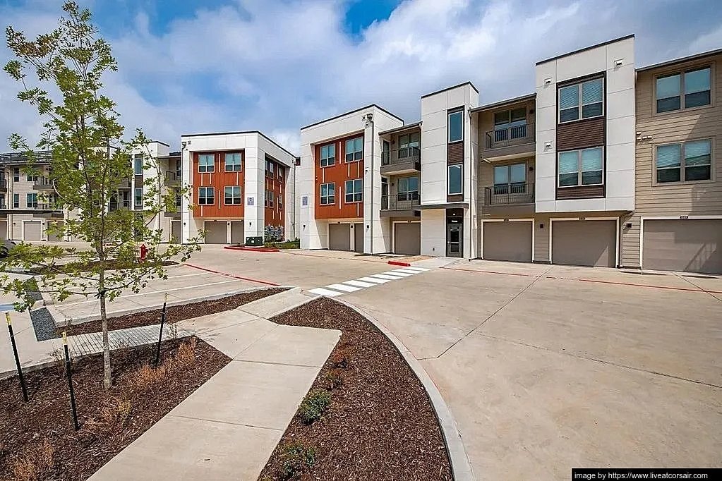 Building Photo - 2105 Forum Dr