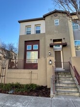 Building Photo - 2718 Holly St