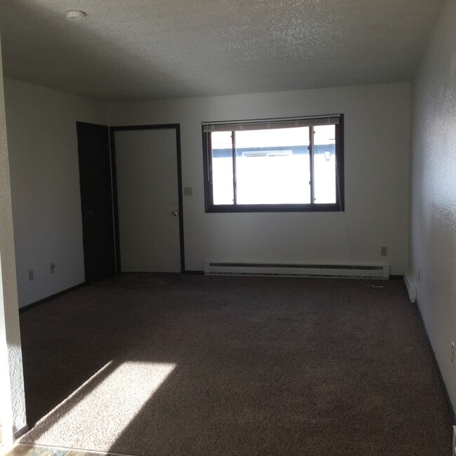 Building Photo - CHA100