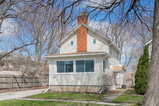 Building Photo - 221 Elm St
