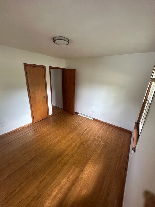 Building Photo - 2 Bed 1.5 Bath Home For Rent - FIRST MONTH FREE With 13 Month Lease