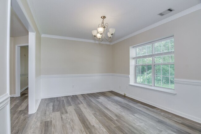 Building Photo - 2545 Carriage Creek