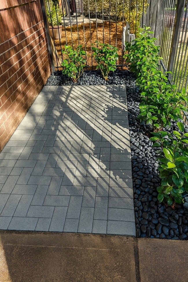 Building Photo - 3010 La Branch St