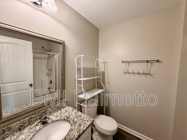 Building Photo - 226 Elsoma Dr