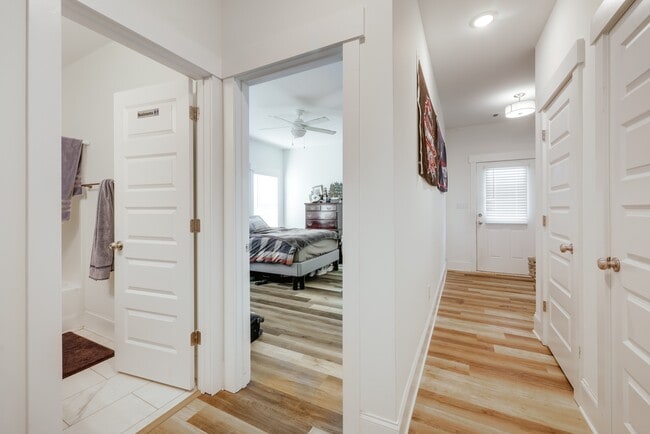 Building Photo - 374 Arch St