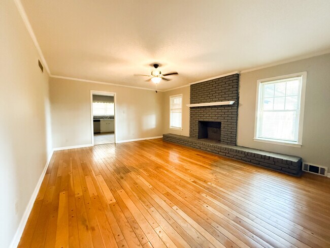 Building Photo - 5305 Oak Meadow Ave