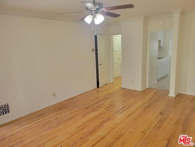 Building Photo - 8551 Holloway Dr