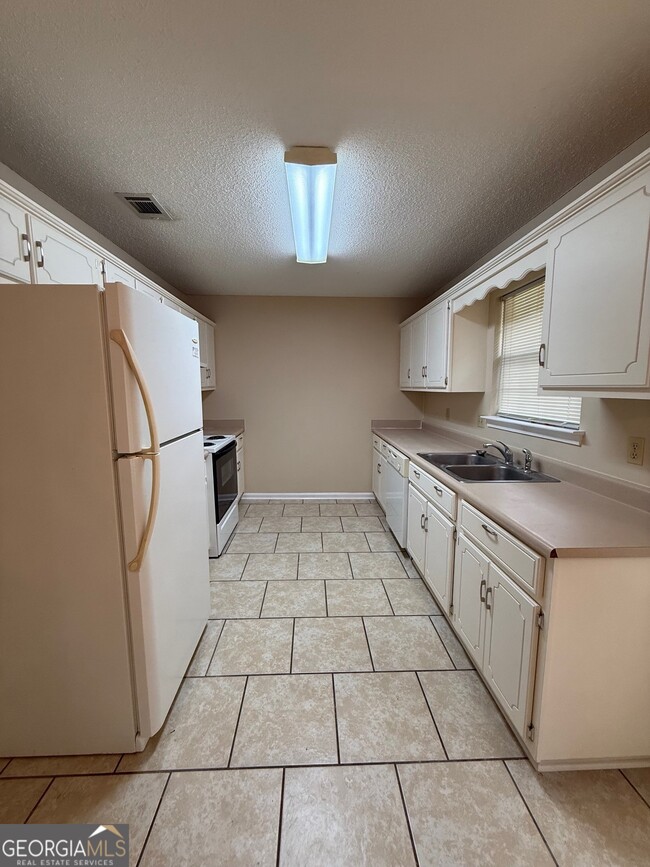 Building Photo - 504 Woodbridge Rd