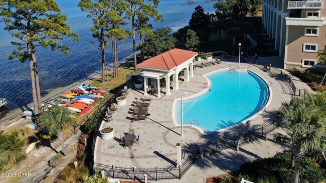 Building Photo - 2400 Grandiflora Blvd