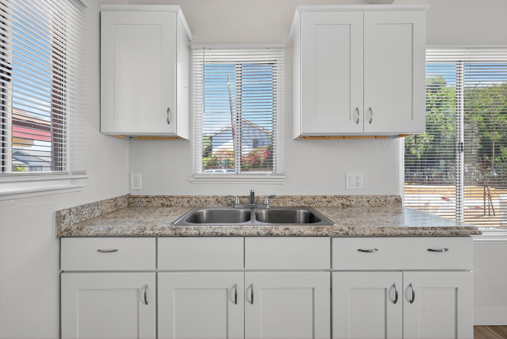 Building Photo - 2652 E 15th St