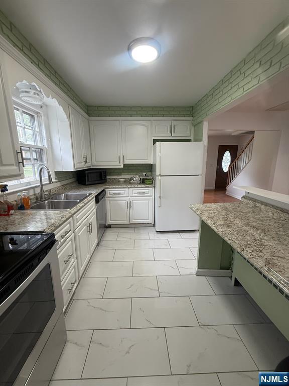 Building Photo - 533 Ramapo Valley Rd