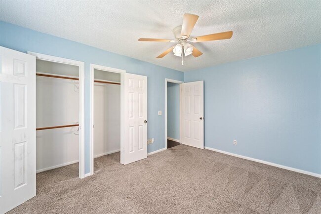 Building Photo - 3909 Greenwood Dr