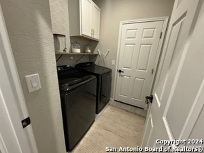 Building Photo - Lovely 3 Bedroom 2 Bath One Story Home.