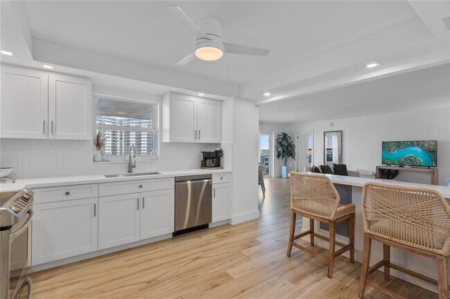 Building Photo - 3500 Galt Ocean Dr