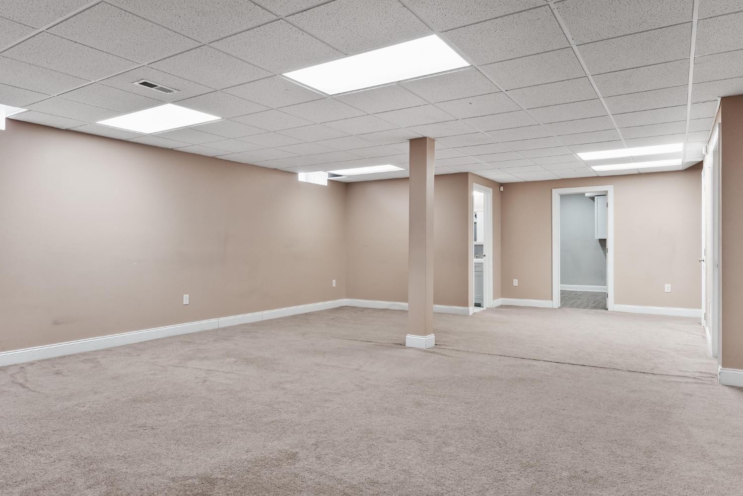Building Photo - 45 Fenton Ln