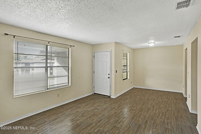 Building Photo - 475 Crabapple Ct