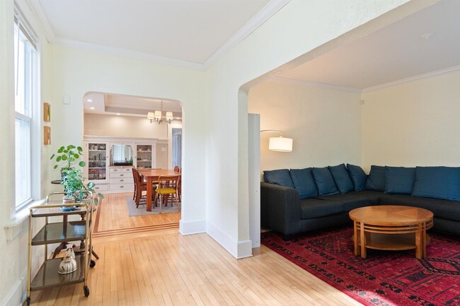 Building Photo - 3 Bedroom Bungalow in Riverwest