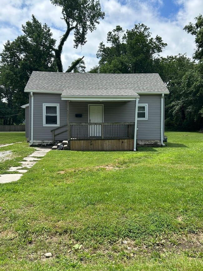 Building Photo - Adorable 3 Bedroom/1.5 Bathroom House